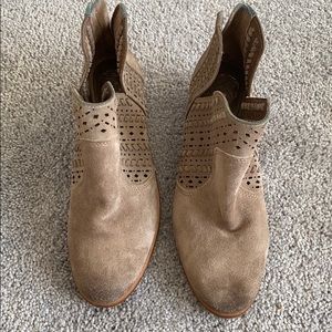 Vince Camuto Booties